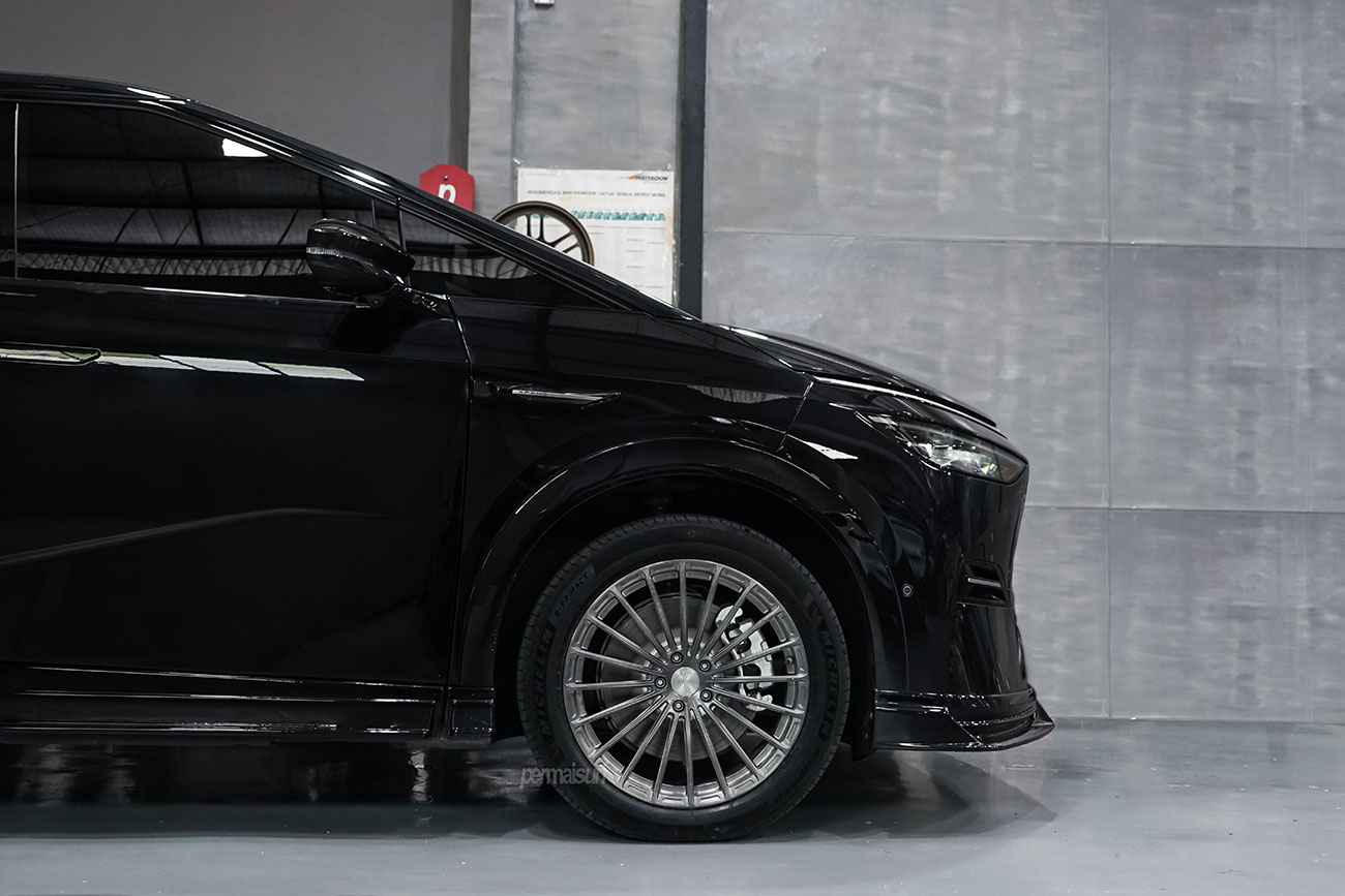 SRC SR03 with XPeng X9