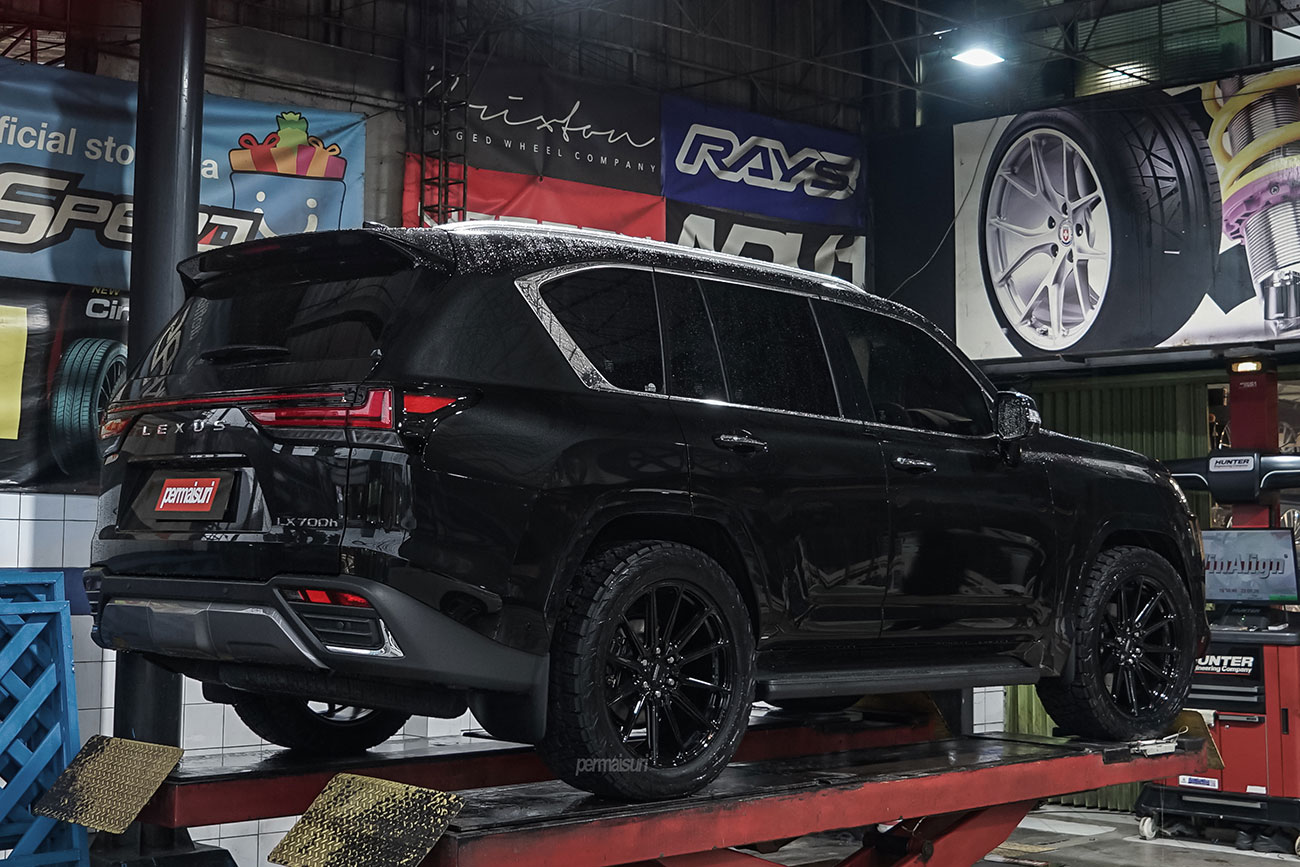 Vossen HF6-1 with Lexus LX700h