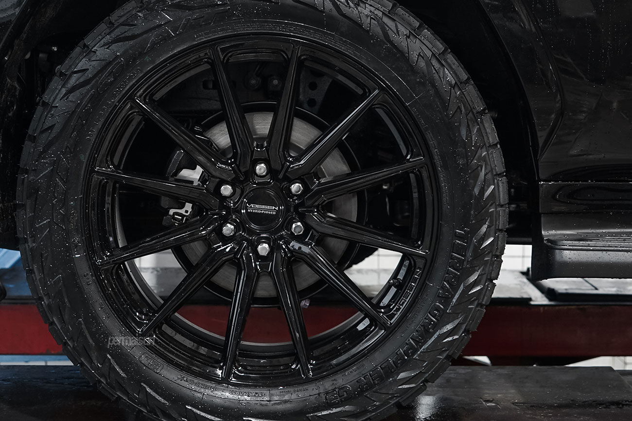 Vossen HF6-1 with Lexus LX700h
