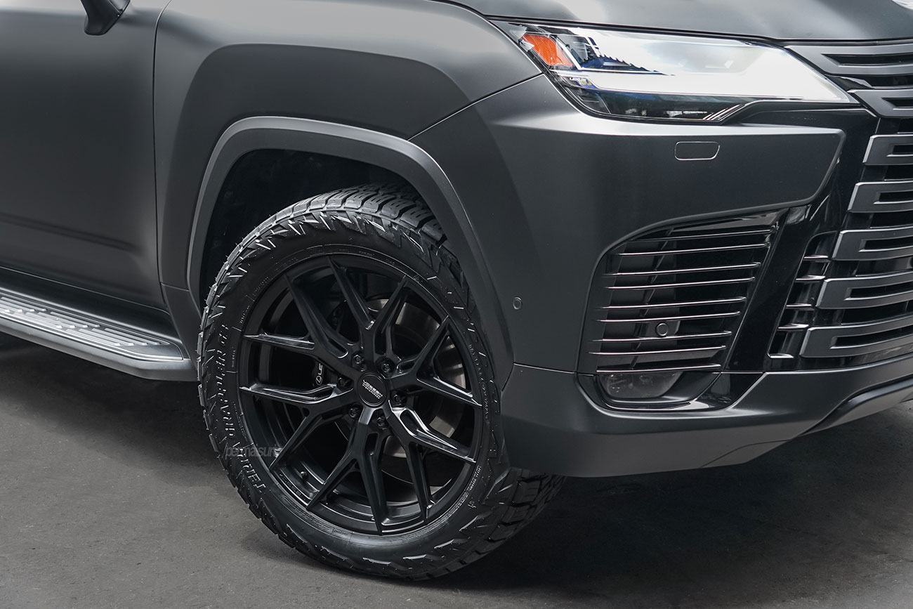 Vossen HF6-4 with Lexus LX700h