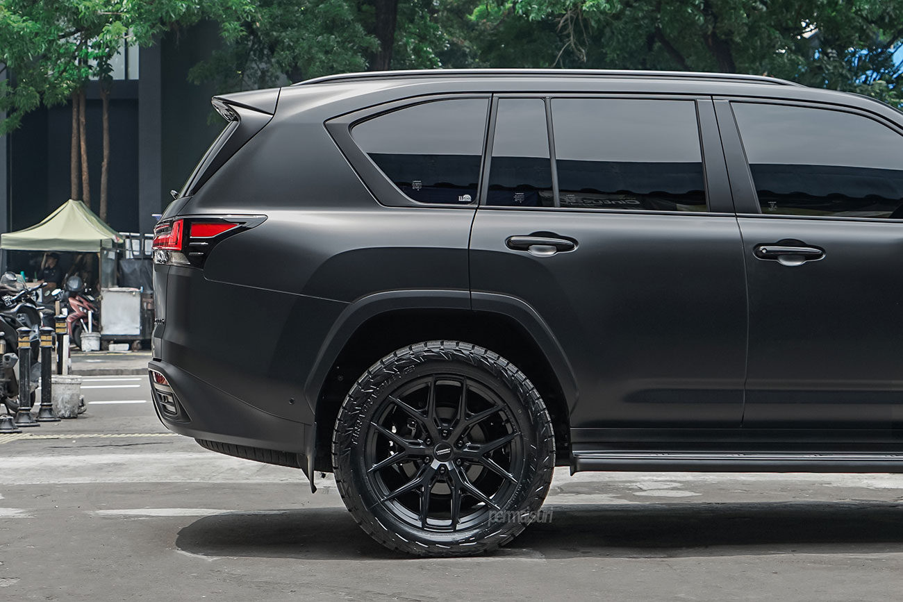 Vossen HF6-4 with Lexus LX700h