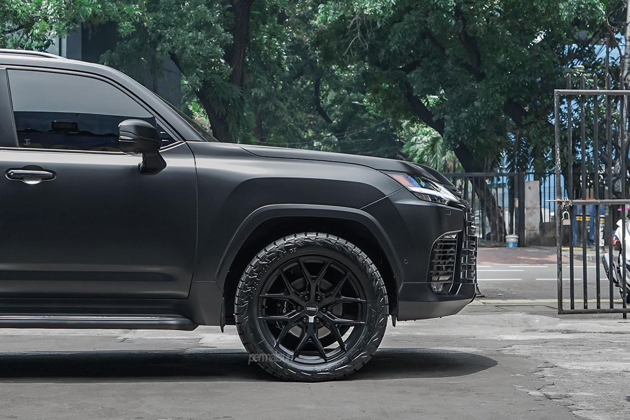 Vossen HF6-4 with Lexus LX700h