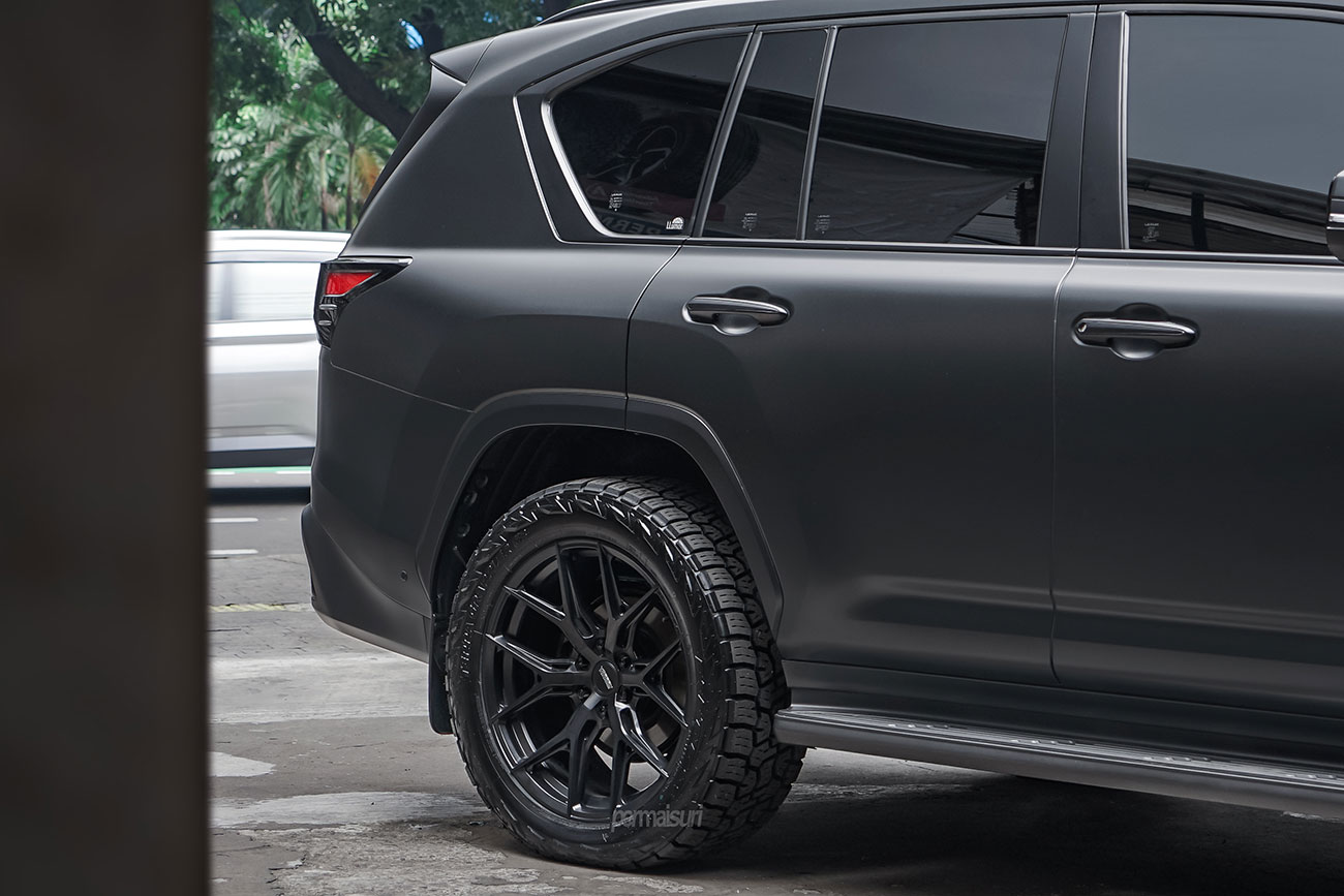 Vossen HF6-4 with Lexus LX700h