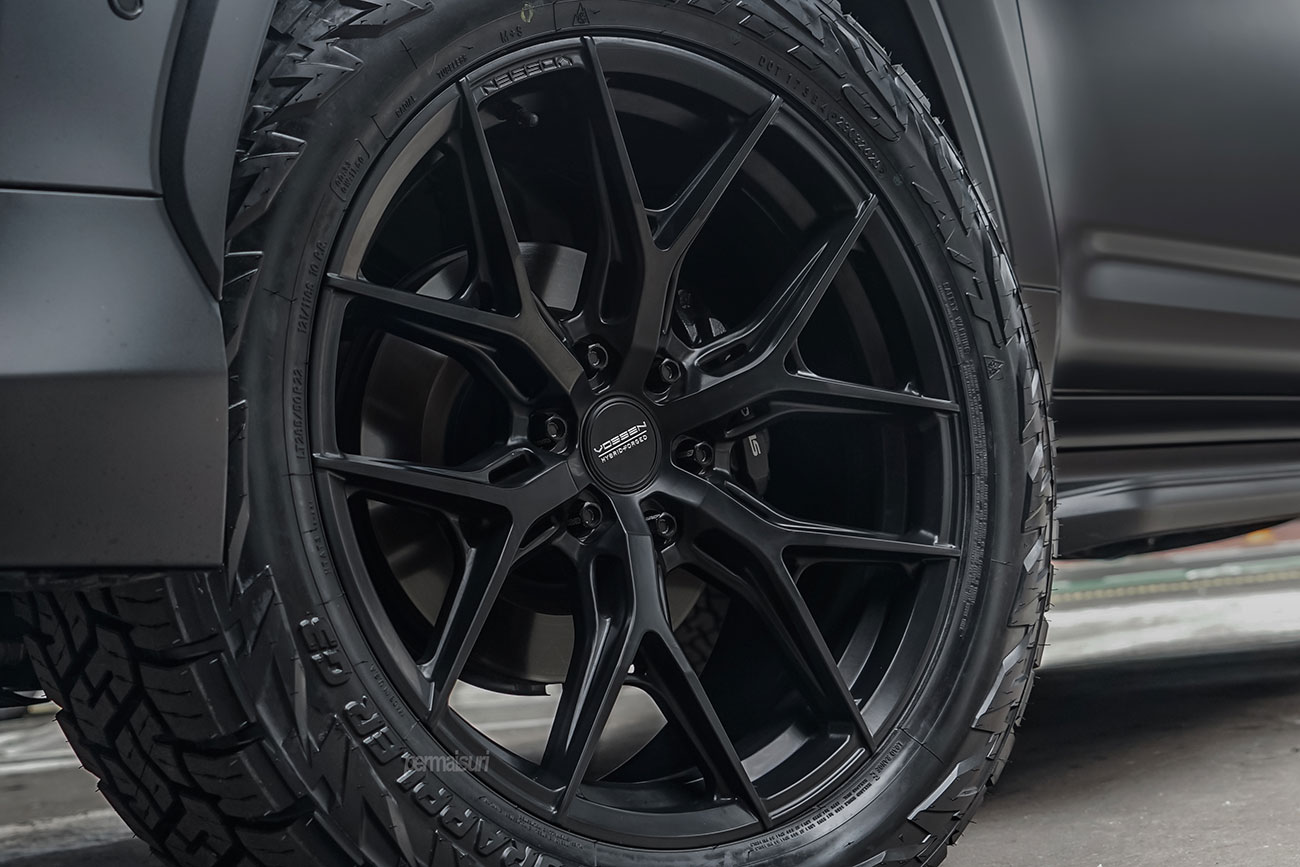 Vossen HF6-4 with Lexus LX700h