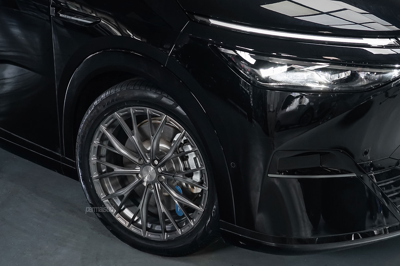 SRC SR01 with XPeng X9
