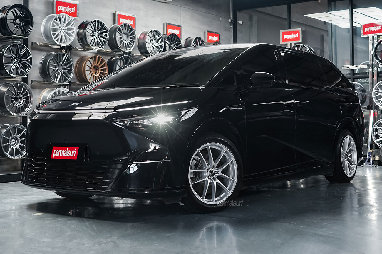 OZ Racing Leggera HLT with XPeng X9