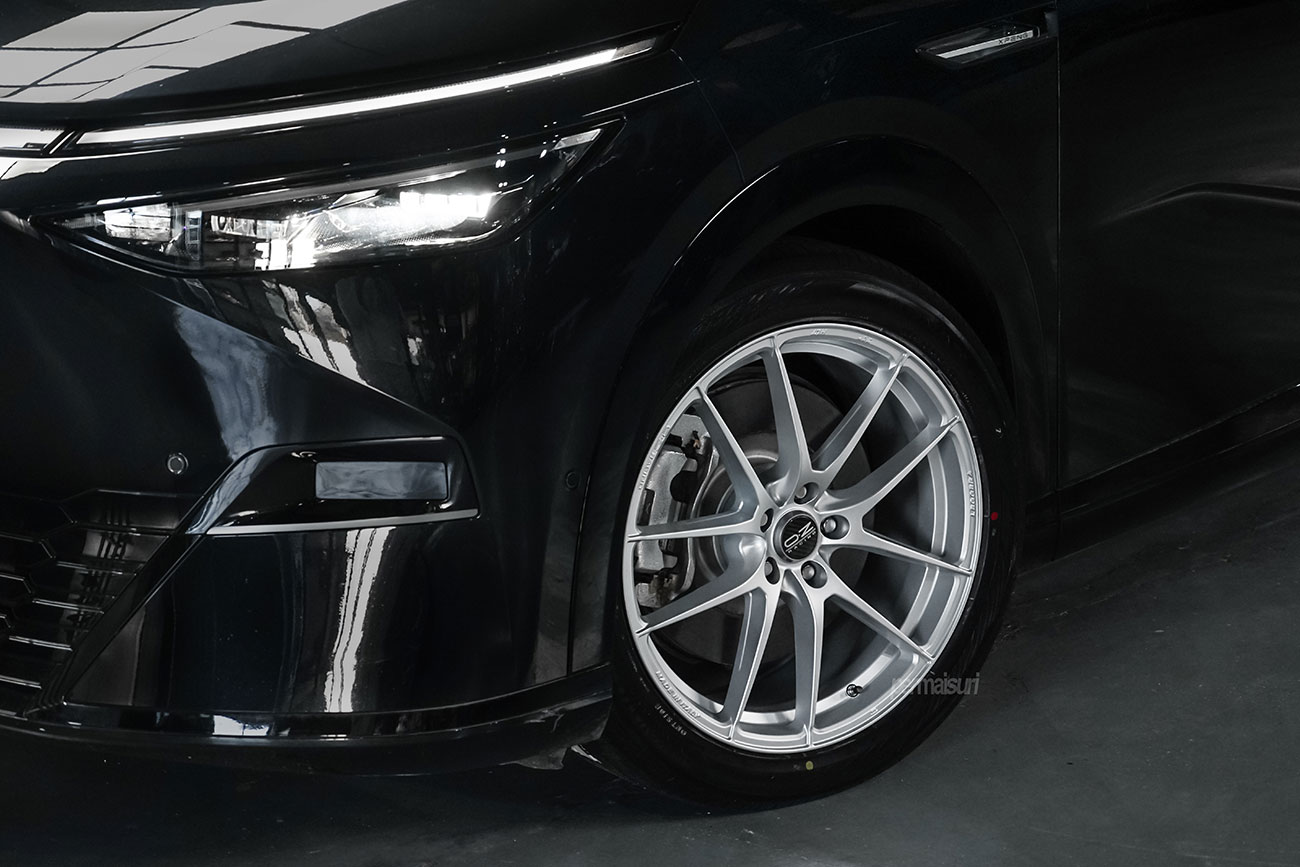 OZ Racing Leggera HLT with XPeng X9