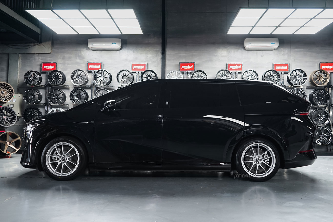 OZ Racing Leggera HLT with XPeng X9