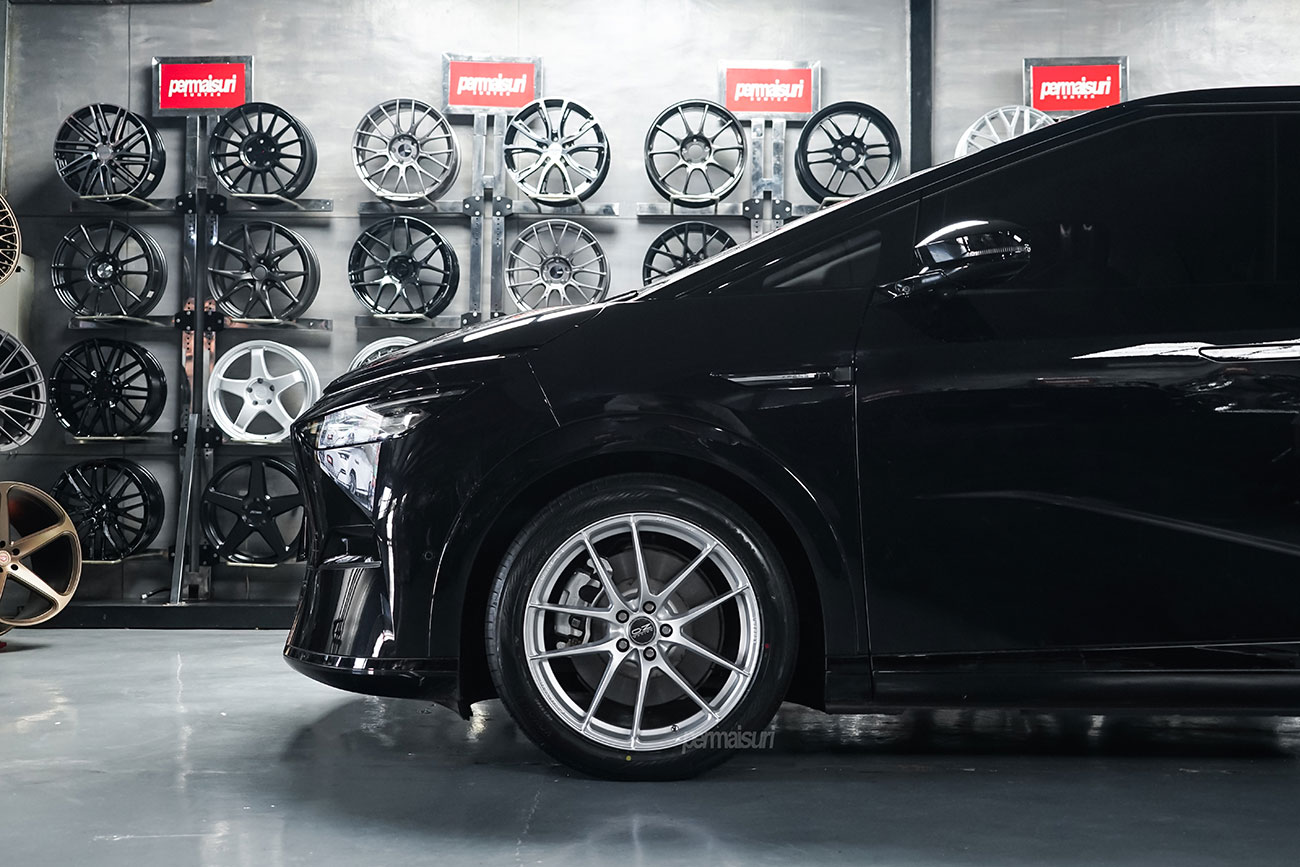 OZ Racing Leggera HLT with XPeng X9